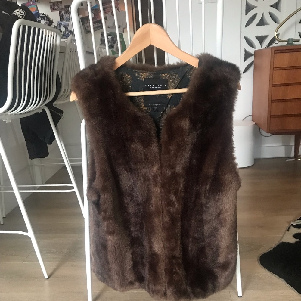 Women size M faux fur vest